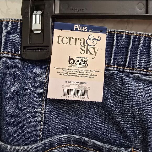 Terra & Sky Women's Plus Size Bermuda Denim Shorts, 7” Inseam, Size 4X (23W-30W) - Picture 6 of 10